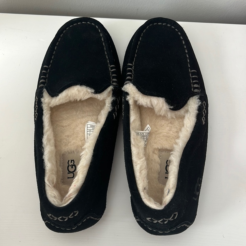 UGG Ansley Moccasins Slipper Black, Size 7 Womens